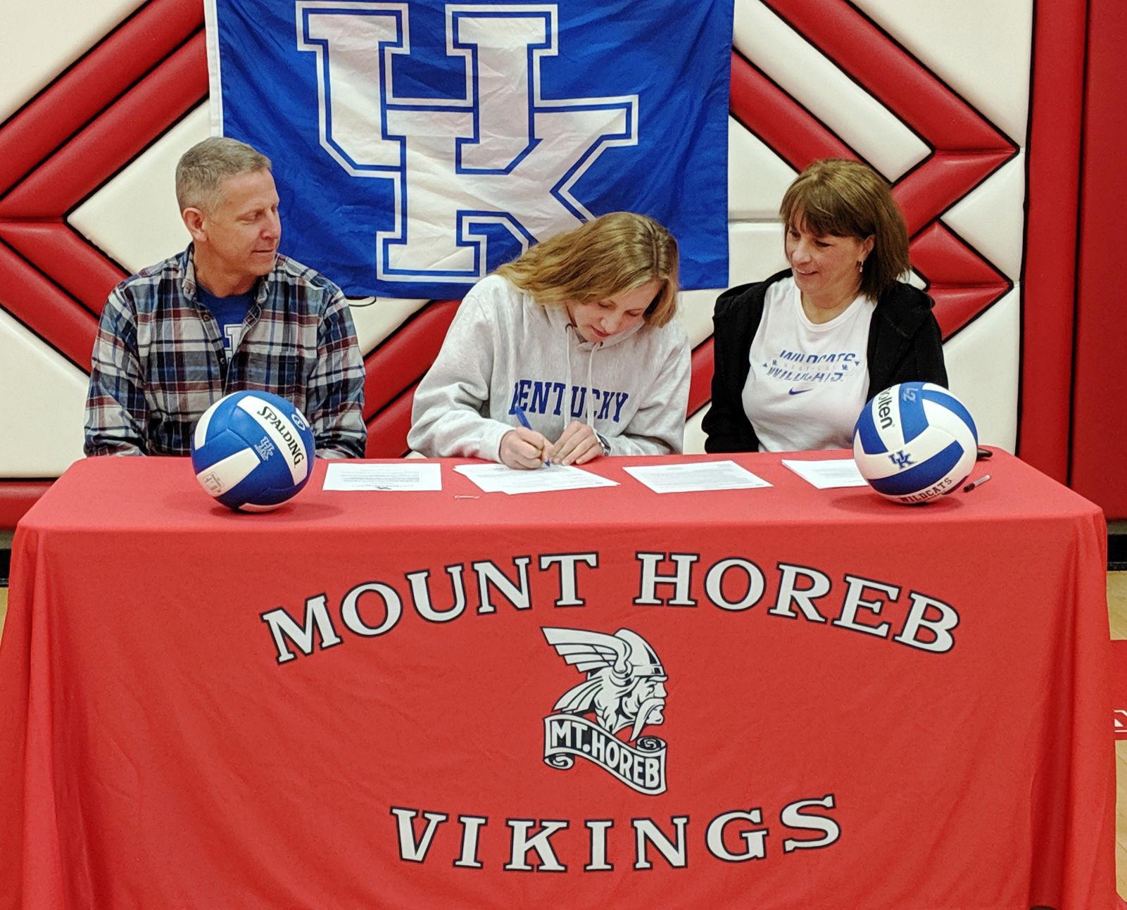 National Signing Day photo: Mount Horeb volleyball player Elise Goetzinger with Kentucky